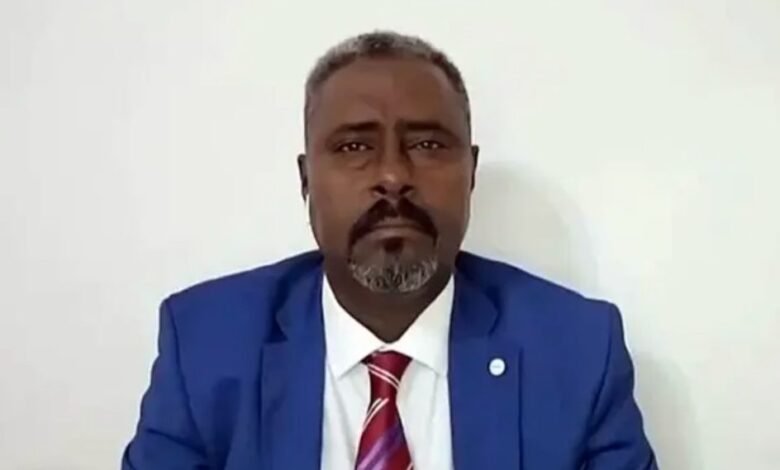 قيادي بارز بحركة مناوي يغادر مقابلة مباشرة بعد لفظ مسيء من الباشا طبيق